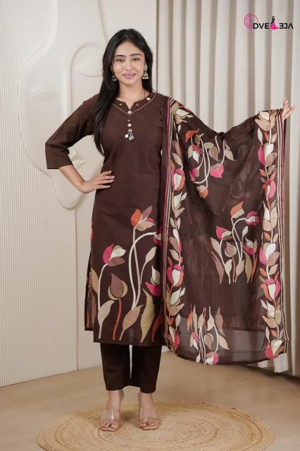 Dveeja vardani wholesaler of ladies kurtis at chandni chowk